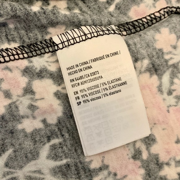 Ditsy Floral Top ✨NWOT✨ - Picture 7 of 7